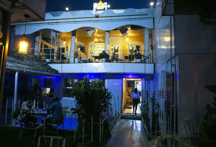 استراحتگاه Afrikando Royal Castle