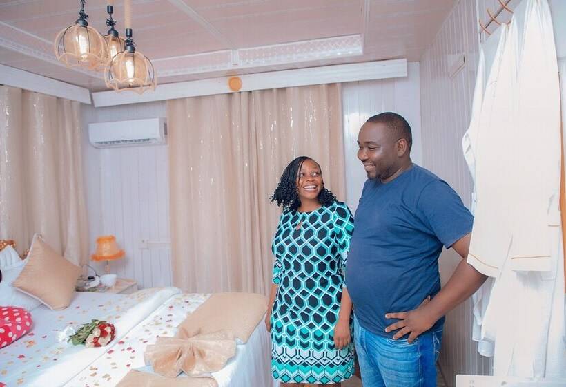 استراحتگاه Afrikando Royal Castle