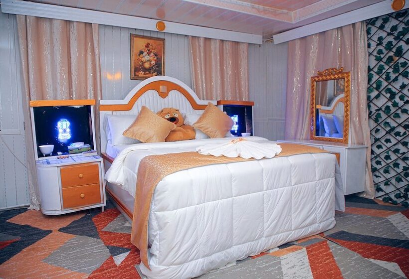 استراحتگاه Afrikando Royal Castle