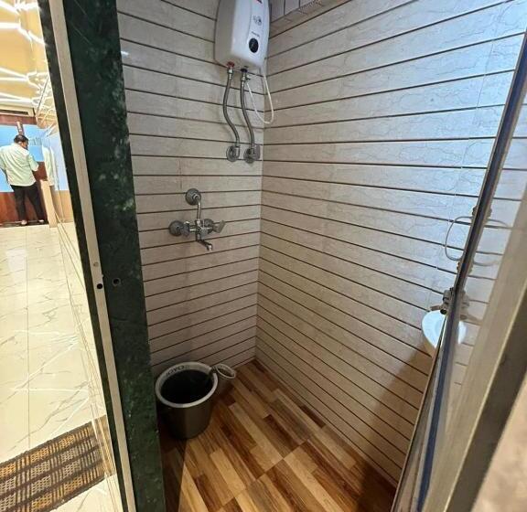 Schronisko Sai Sharan Dormitory Near Dadar Railway Station