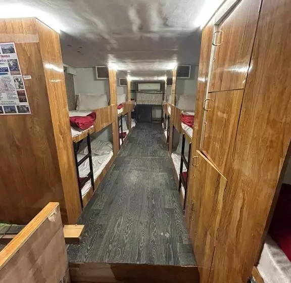 ユースホステル Sai Sharan Dormitory Near Dadar Railway Station