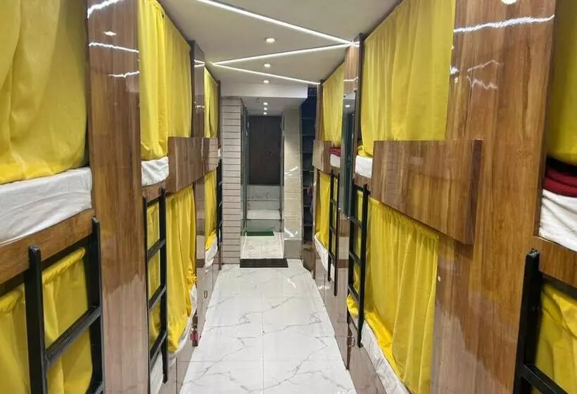 ユースホステル Sai Sharan Dormitory Near Dadar Railway Station