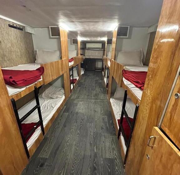 Schronisko Sai Sharan Dormitory Near Dadar Railway Station