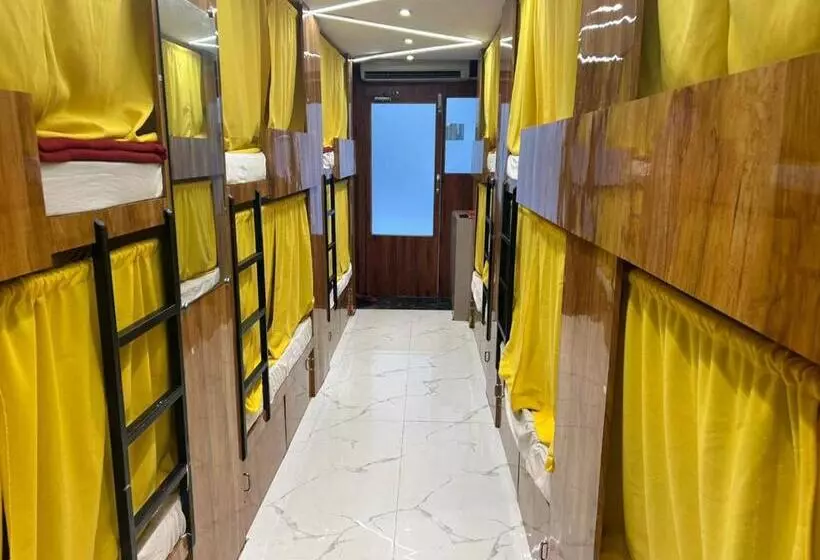 ユースホステル Sai Sharan Dormitory Near Dadar Railway Station