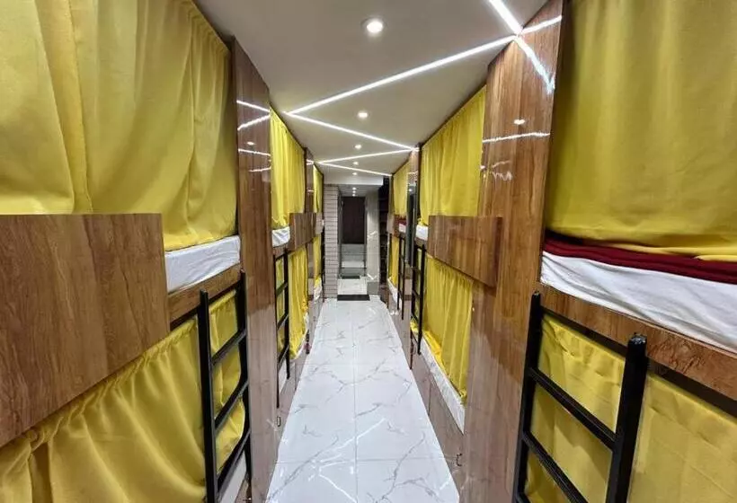 ユースホステル Sai Sharan Dormitory Near Dadar Railway Station