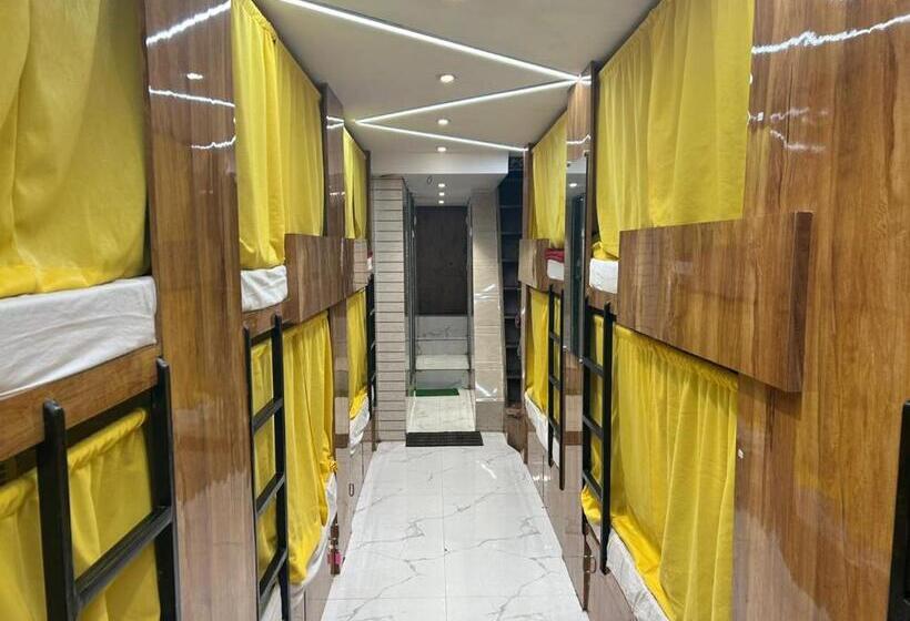 Schronisko Sai Sharan Dormitory Near Dadar Railway Station