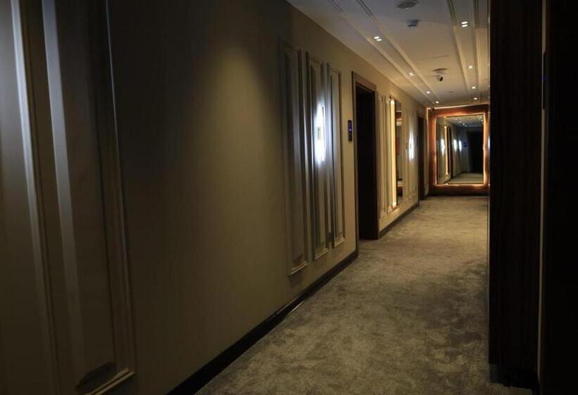 هتل The Capital Heart