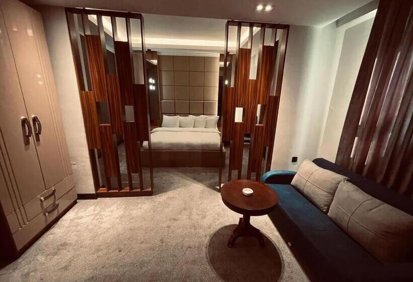 هتل The Capital Heart