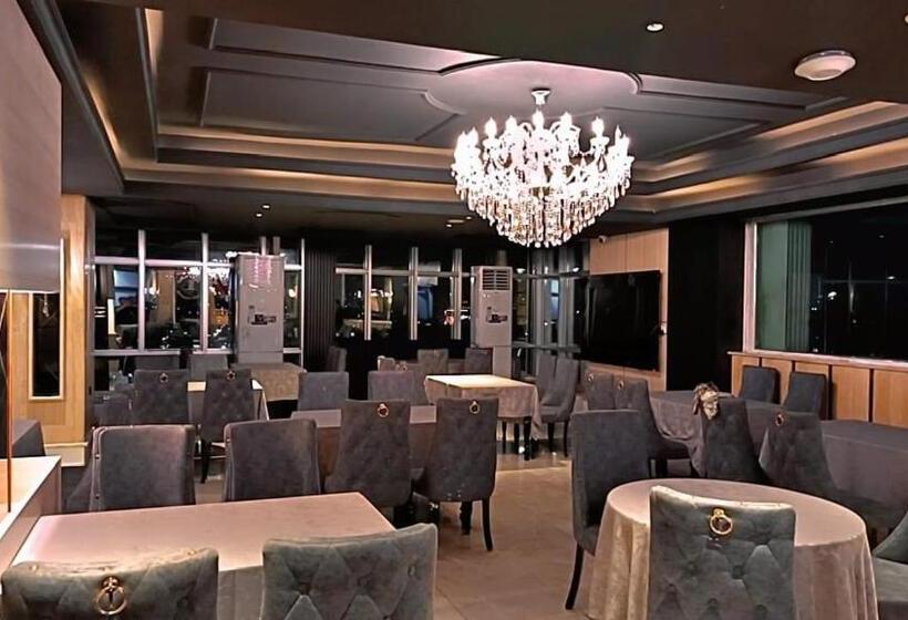 هتل The Capital Heart