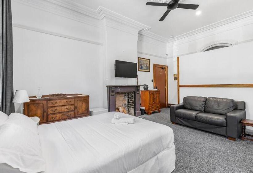 בית מלון כפרי The Mansion