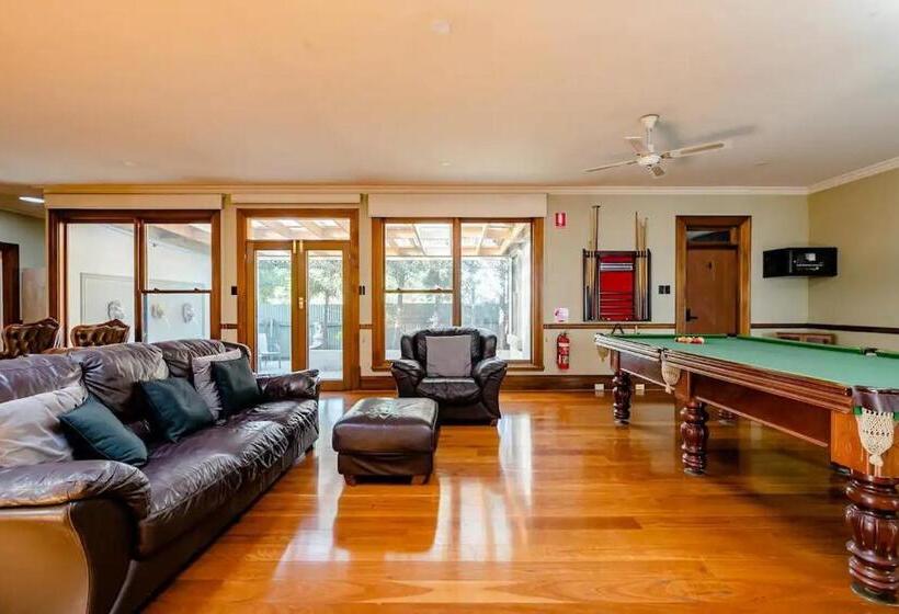 בית מלון כפרי The Mansion