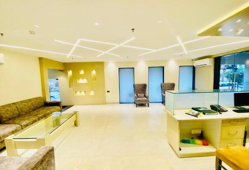 Hotel Grand White 350 Mtr From Golden Temple