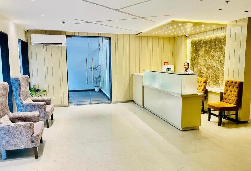 Hotel Grand White 350 Mtr From Golden Temple