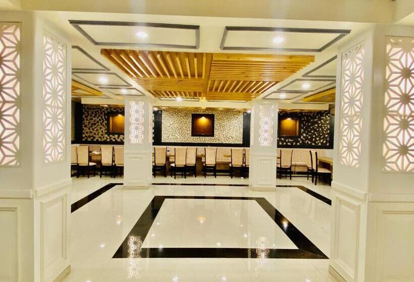 Hotel Grand White 350 Mtr From Golden Temple