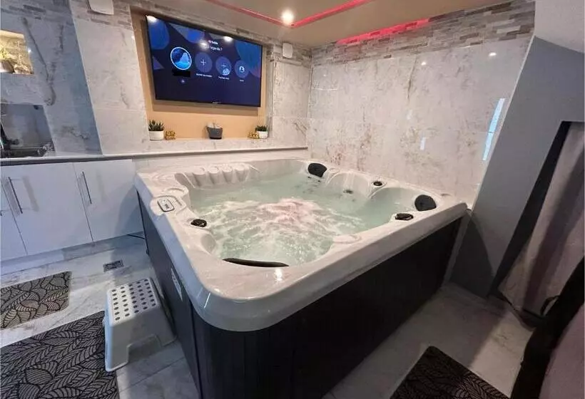 Majatalo Spa Jacuzzi Moon White