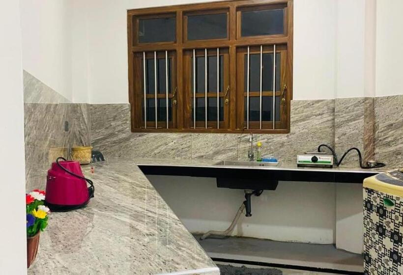 פנסיון Surf Monkey Breeze