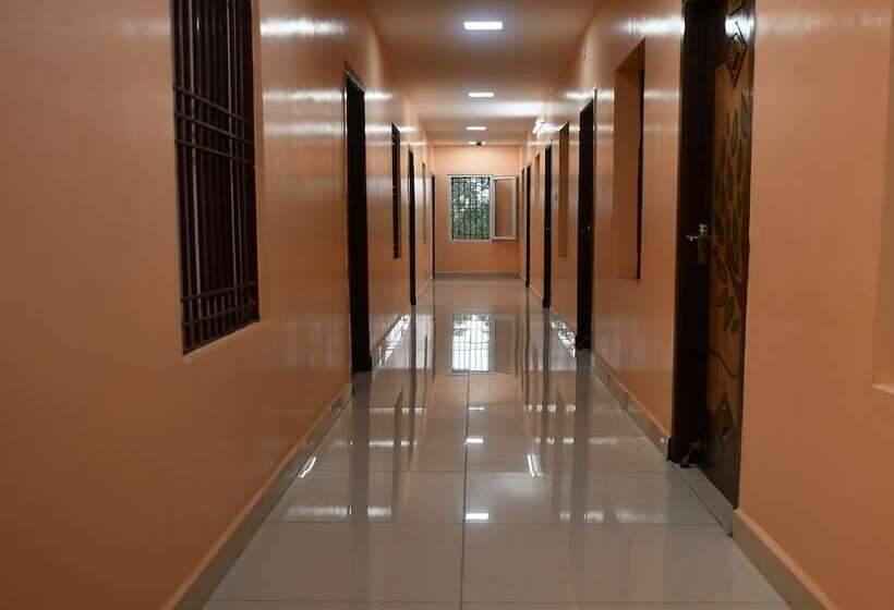 بنسيون Thendral Park Inn