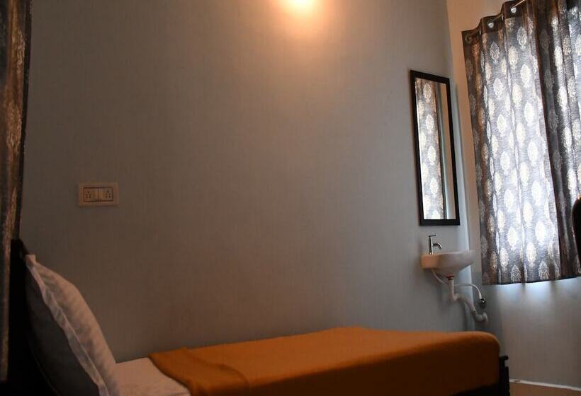 بنسيون Thendral Park Inn