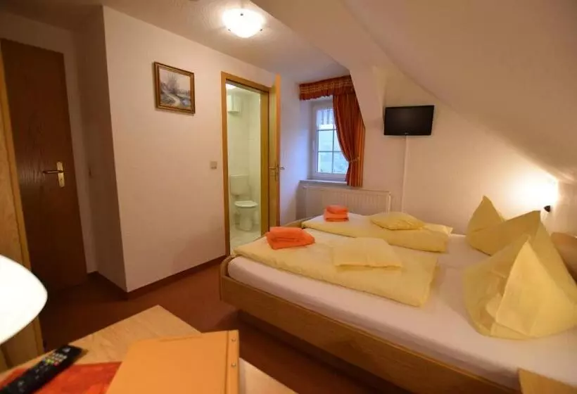 Retkeilymaja Wolfsgrunder Festhof