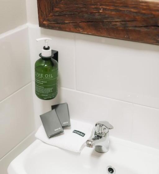 Bed and Breakfast Benambra Boutique Accommodation C1883 Lonsdale Suite