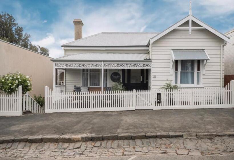 Bed and Breakfast Benambra Boutique Accommodation C1883 Lonsdale Suite