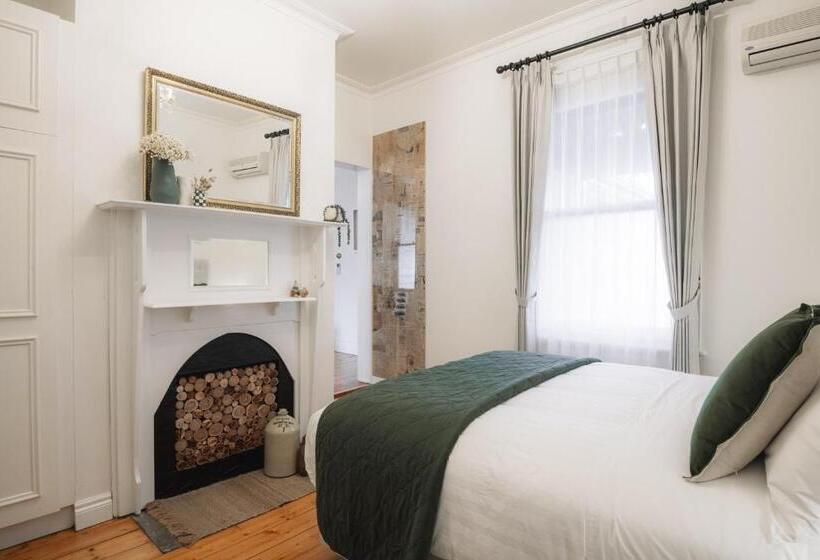 Bed and Breakfast Benambra Boutique Accommodation C1883 Lonsdale Suite