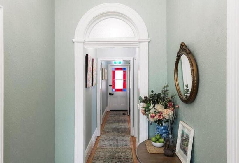 Bed and Breakfast Benambra Boutique Accommodation C1883 Lonsdale Suite