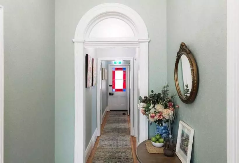 ベッドアンドブレックファースト Benambra Boutique Accommodation   C1883  Lonsdale Suite