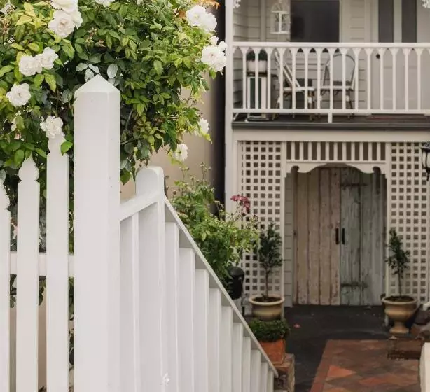 ベッドアンドブレックファースト Benambra Boutique Accommodation   C1883  Lonsdale Suite