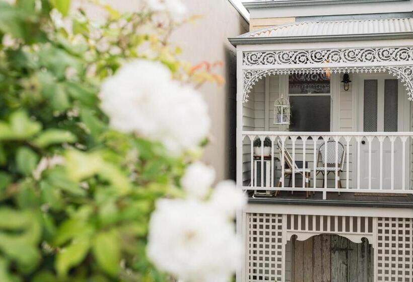 Bed and Breakfast Benambra Boutique Accommodation C1883 Lonsdale Suite