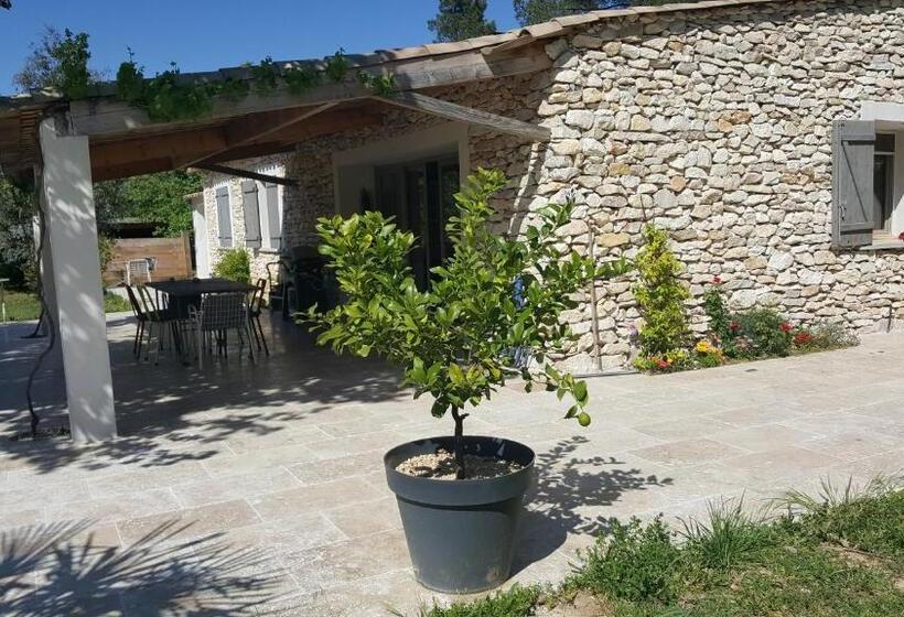 تختخواب و صبحانه Chambre Blanche