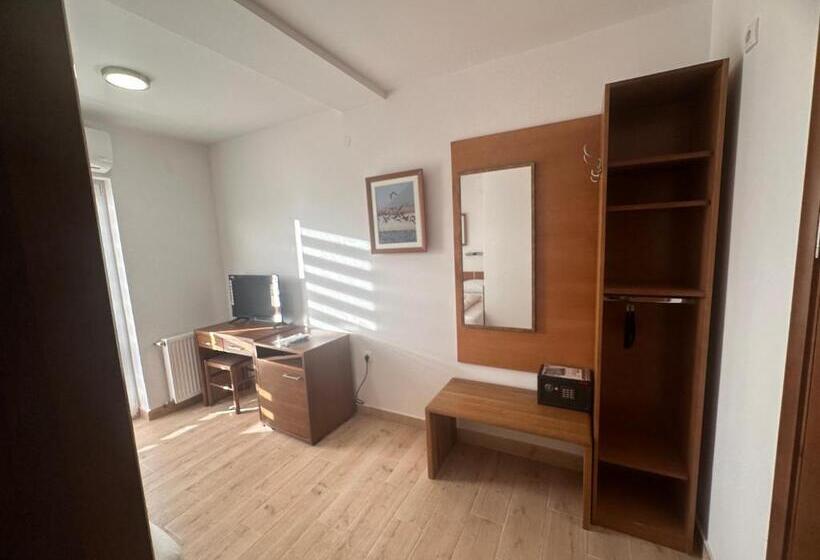 هتل Aqua Prenociste Palic