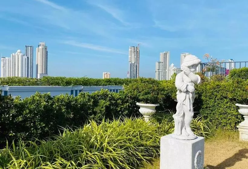 Hotelli D Eco Condo Resort Pattaya