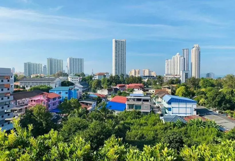 Hotelli D Eco Condo Resort Pattaya