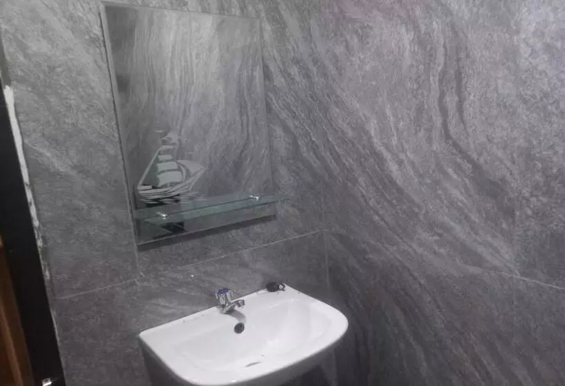 Hotelli Oyo 93505 Harvest Inn Syariah