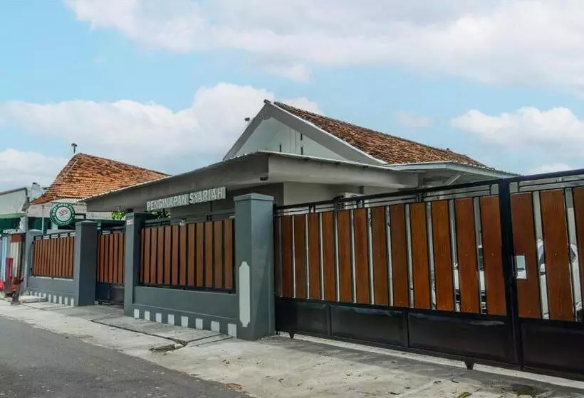 ホテル Oyo 93526 Cut Nyadin Syariah