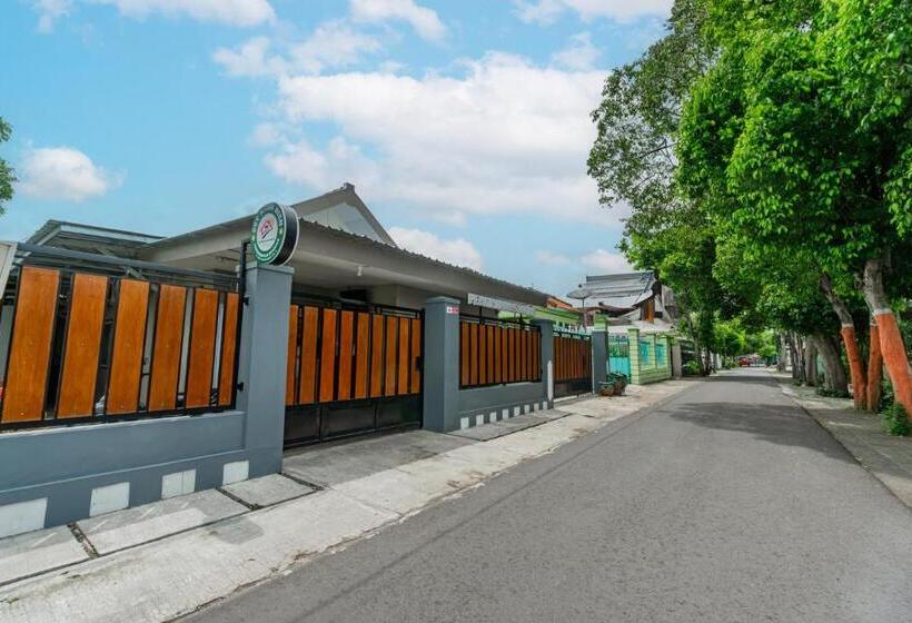 Отель Oyo 93526 Cut Nyadin Syariah