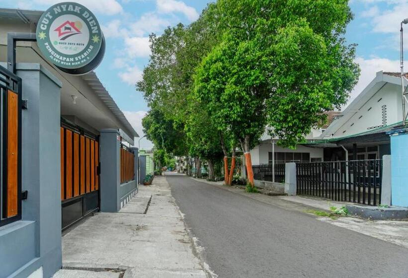 Отель Oyo 93526 Cut Nyadin Syariah