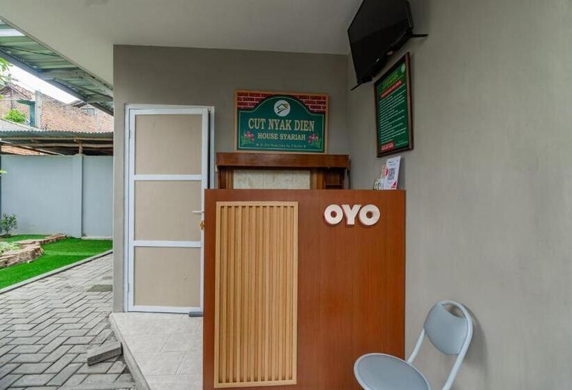 Отель Oyo 93526 Cut Nyadin Syariah