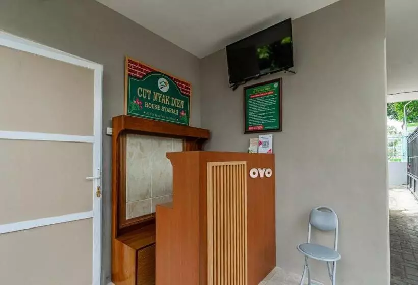 ホテル Oyo 93526 Cut Nyadin Syariah