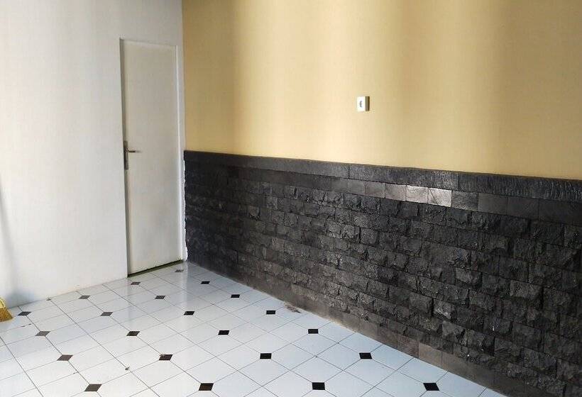 فندق Oyo 93528 Guest House Zidan 21