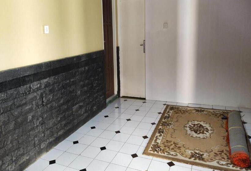 فندق Oyo 93528 Guest House Zidan 21