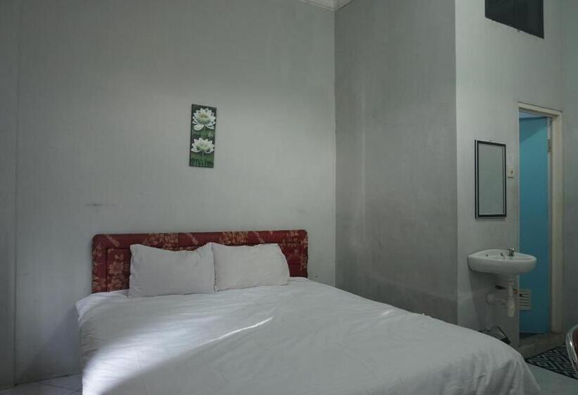 فندق Oyo 93528 Guest House Zidan 21