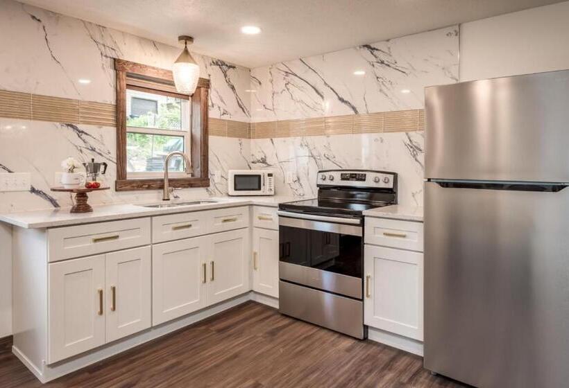 בית מלון כפרי The Cove Guest House