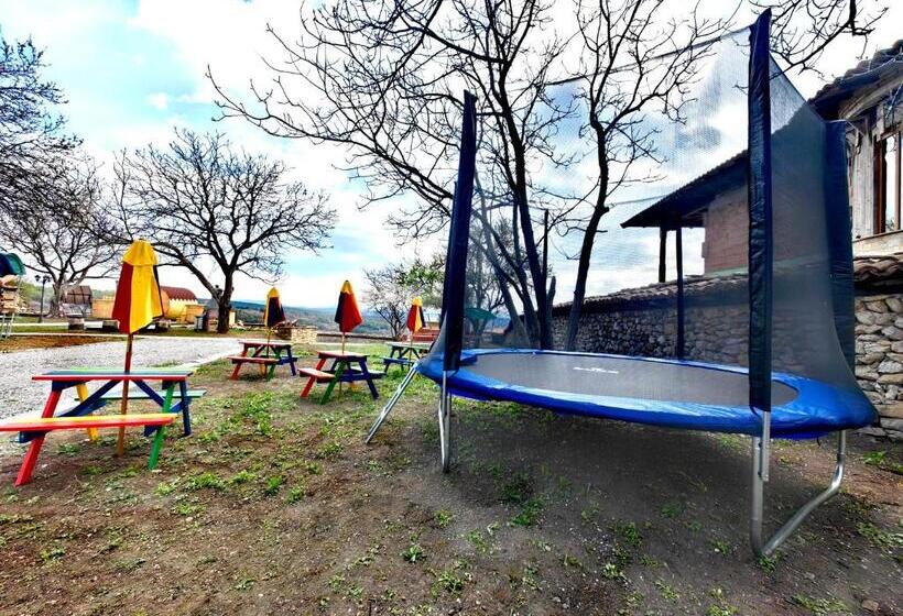 펜션 Complex Arbanashki Style Panoramic View With Summer And Winter Terrace, Sauna, Children S And Adult