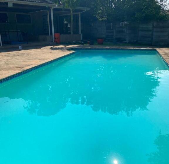 펜션 M D J Hayfields Guest House