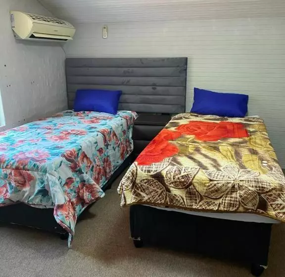 پانسیون M D J Hayfields Guest House