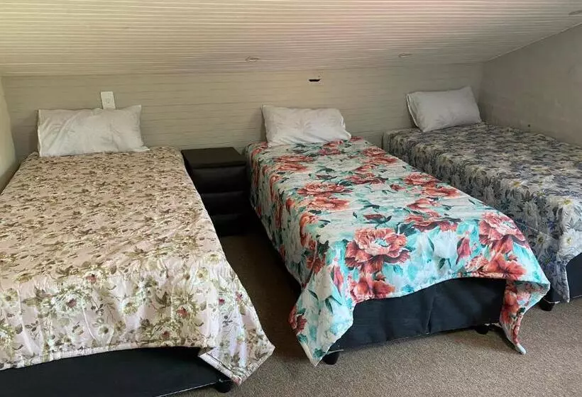 پانسیون M D J Hayfields Guest House