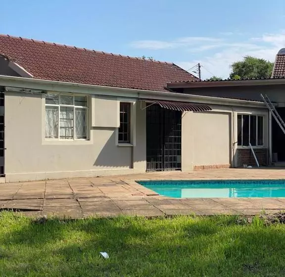 پانسیون M D J Hayfields Guest House
