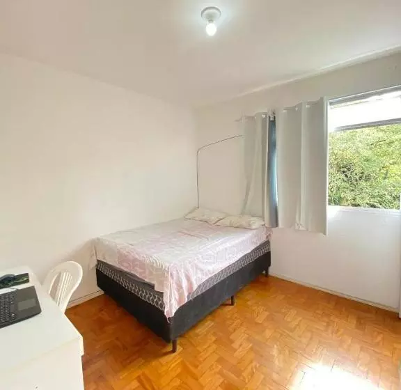 ペンション Quarto Espaçoso E Silencioso